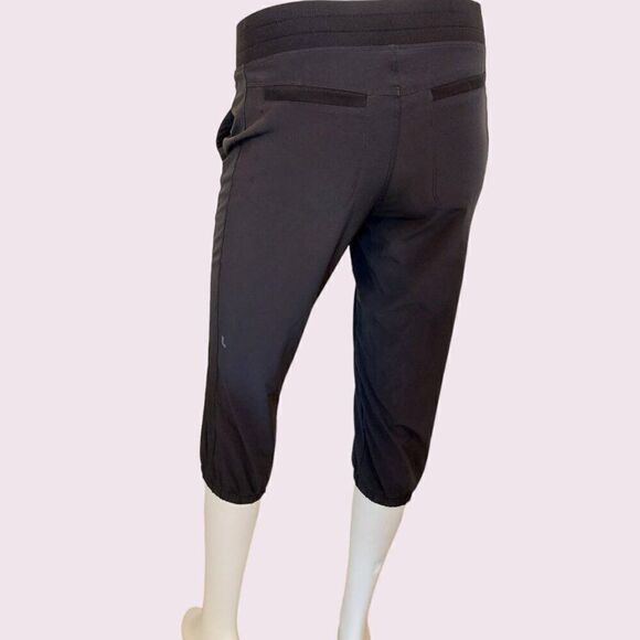 LOLË Womens Hattie Capri Pants Black - Picture 3 of 4